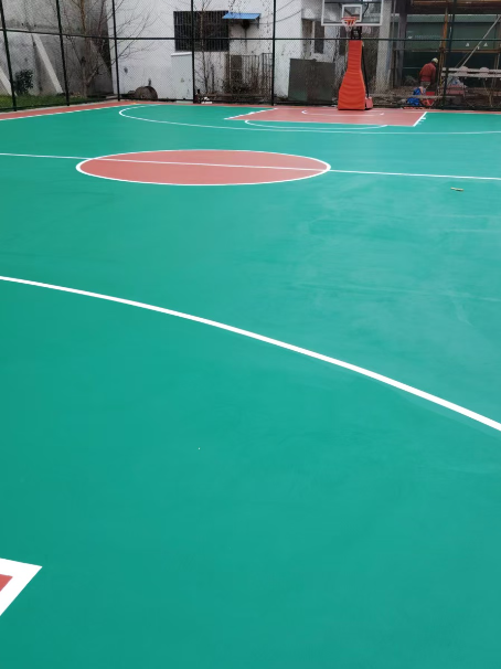 祁连 球场长期使用易出现地面开裂